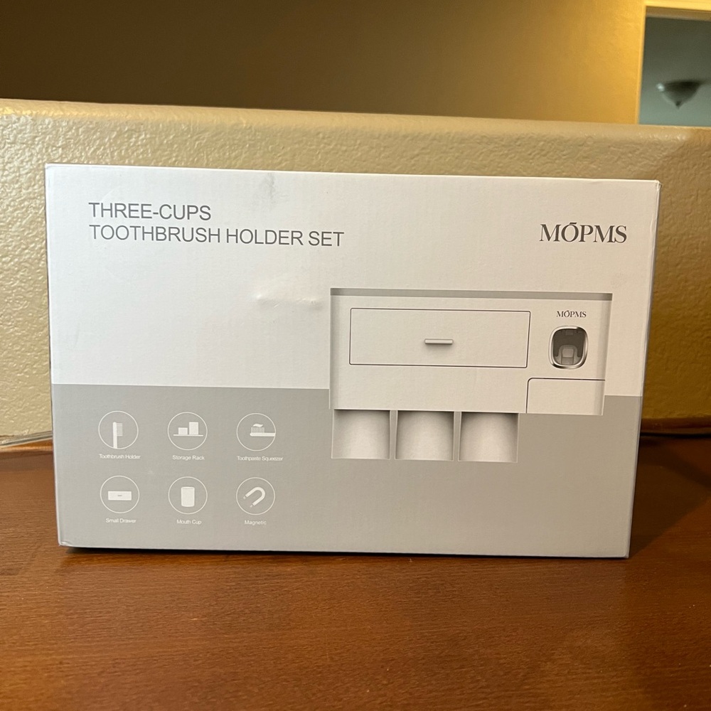 Toothbrush organizer holder